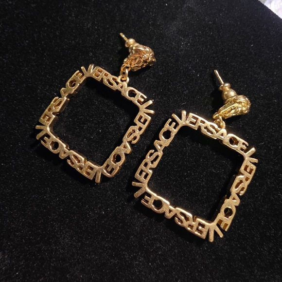 *PRICE IS FIRM* “Small & Tiny* VERSACE Gold Square Earrings!!!!! - Picture 4 of 8